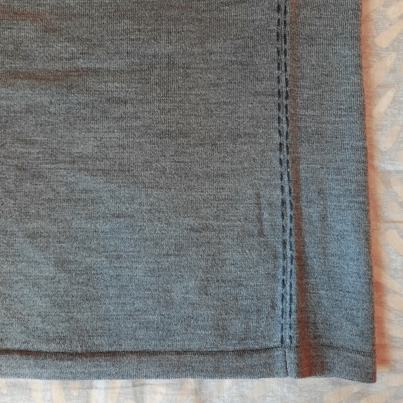 Liz Claiborne wool,grey V- neck    sweater size XL. - Picture 10 of 13